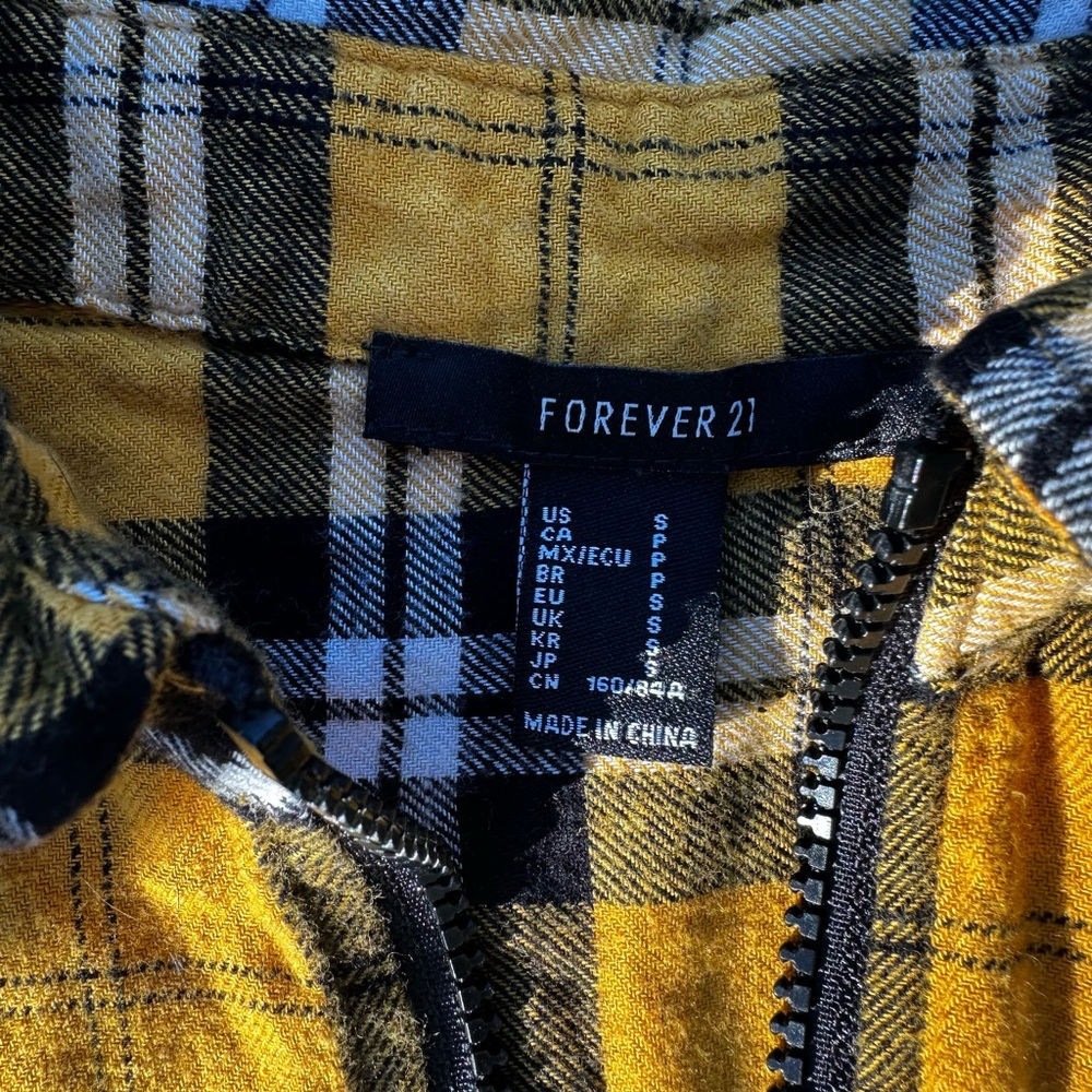 Cropped Flannel - Picture 3 of 3